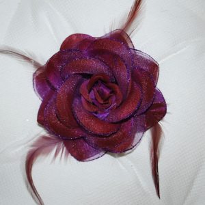Růže 09 tmavě fialová s peříčky 9cm