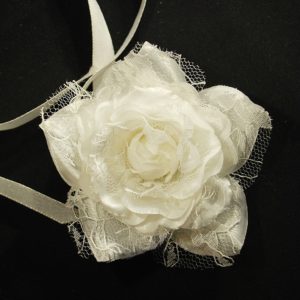 Růže 10 bílá s krajkou 7cm